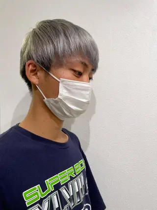 カラー メンズ 渡部凌我 小顔ウルフ ハイトーンカラーのヘアスタイル