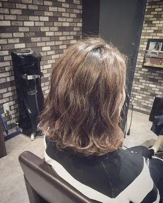 ミディアム カラー ハイトーンブリーチ 土坂 由志【京都】のヘアスタイル