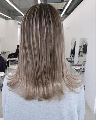 セミロング カラー ブリーチ 透明感HIDEのヘアスタイル