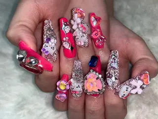 ネイル さゆり￤推しキャラ ￤ロングネイル🩷のネイルデザイン