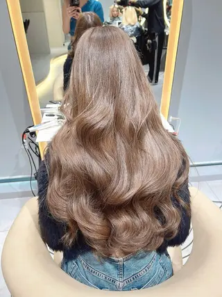 セミロング カラー Lond Le'a /ハイトーンカラーのヘアスタイル