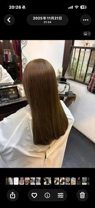 ロング カラー 秋本 由愛のヘアスタイル