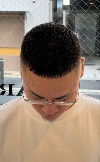 カラー メンズ 角田 凌のヘアスタイル