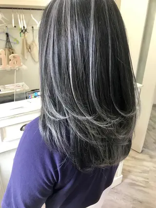 セミロング カラー 艶髪🫧髪質改善 縮毛矯正✨影山湧市のヘアスタイル