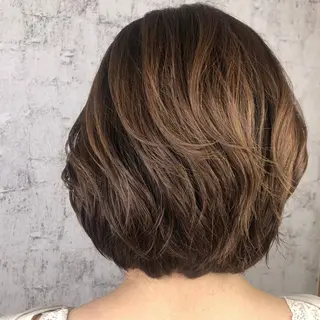 ショート カラー 小顔レイヤー/ ベージュ🤍Rieのヘアスタイル