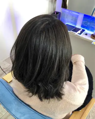 ミディアム カラー 白井 つづりのヘアスタイル