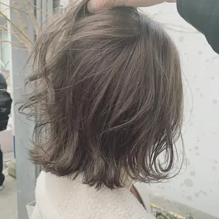 ミディアム カラー ネイル ハイトーンボブ 前田 表参道　グレージュのヘアスタイル