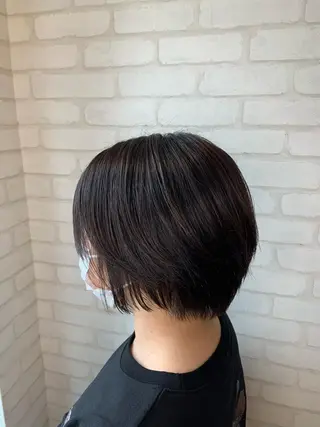 ショート カラー 秋葉 万柚子のヘアスタイル