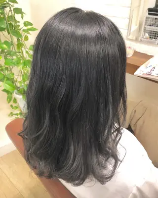 ミディアム カラー 西村 有紗のヘアスタイル