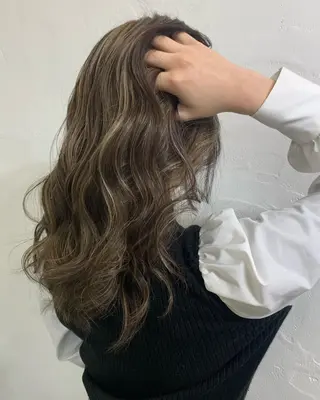 ロング カラー ヘアアレンジ 🌷FUKA🌷 まろやかハイトーンのヘアスタイル