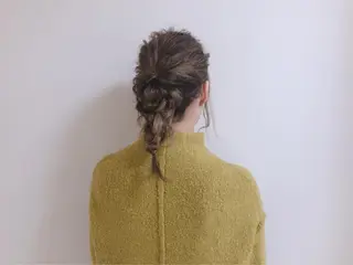 セミロング ヘアアレンジ 【暖色カラー特化】 中山由梨のヘアスタイル