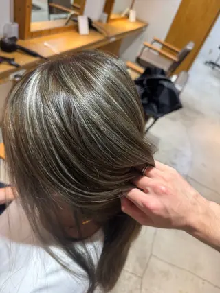 ロング カラー 透明感カラー 大浦偉央のヘアスタイル