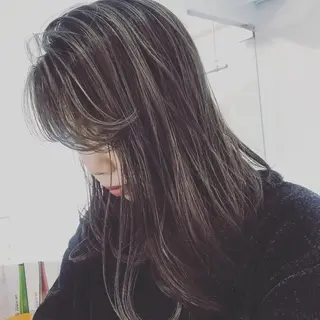 カラー 💓パーマ，💗 レイヤーカットのヘアスタイル