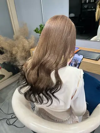 ロング カラー 透明感ハイトーン🦄 キラ🌈のヘアスタイル
