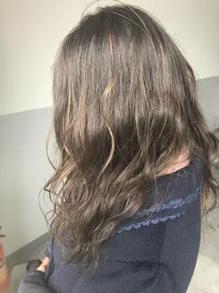 セミロング カラー 髪質改善 中川 翔のヘアスタイル