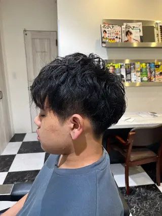 ミディアム パーマ ヘアアレンジ メンズ メンズパーマ 似合わせカットのヘアスタイル