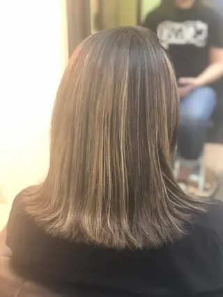ミディアム カラー 鶴見 和美のヘアスタイル