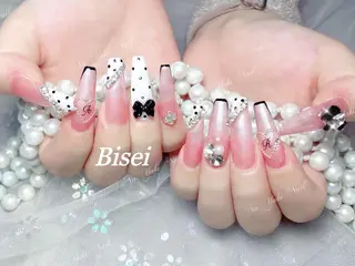 ネイル 🦋 Queenieのネイルデザイン