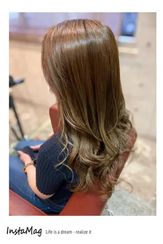 ロング カラー ERIKO Tのヘアスタイル