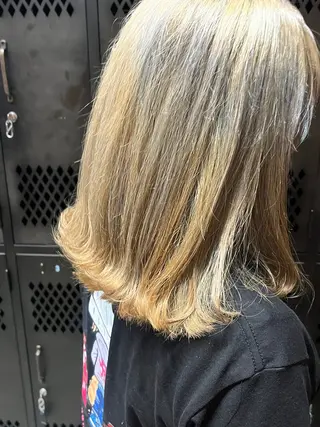 ミディアム カラー 久木原 ゆりのヘアスタイル