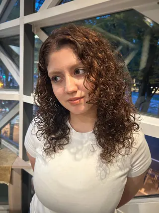 セミロング カラー 三崎 莉緒のヘアスタイル