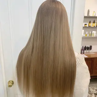 ロング カラー wakana/ 柔らかベージュカラーのヘアスタイル