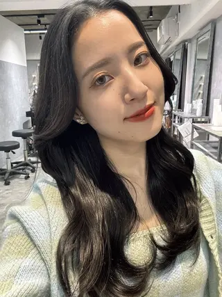 セミロング 透明感カラー🇰🇷 レイヤー✨桑原　研太のヘアスタイル