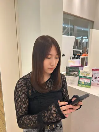 ミディアム 三富 陽菜のヘアスタイル