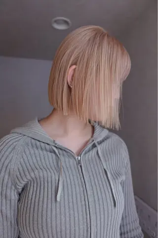 ミディアム カラー 顔周りレイヤーカット ブリーチminamiのヘアスタイル