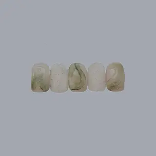 ネイル BRooCH yuzuのネイルデザイン