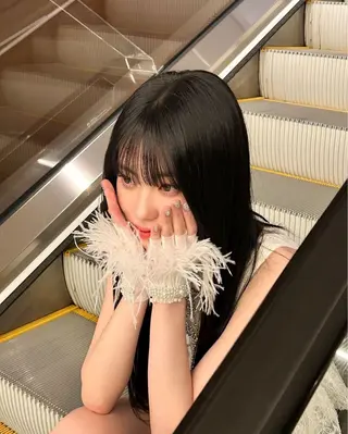 ロング カラー 髪質改善ストレート× 透明感カラー / 花のヘアスタイル