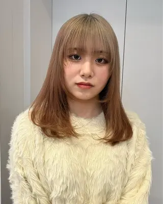 ミディアム フカミ マナカのヘアスタイル