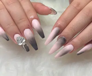 ネイル Nail salon 🖤Yuのネイルデザイン