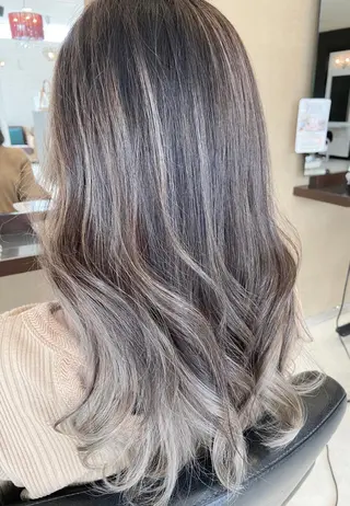 ロング カラー 浅川 実行のヘアスタイル