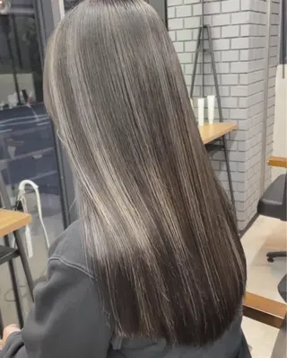 ロング カラー 井上 夢路のヘアスタイル