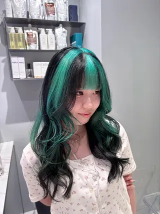 セミロング カラー NANA🦖 ハイトーンデザインのヘアスタイル