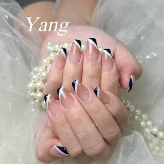 ネイル 🦋 Queenieのネイルデザイン
