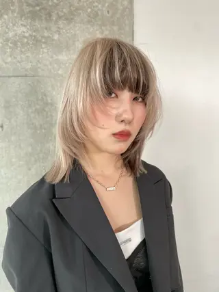 ミディアム ツヤ髪ミルクティー ベージュ🪽/三藤のヘアスタイル