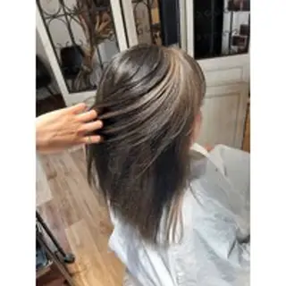 ミディアム ブリーチ・カットモデ ル募集中🫧高口小春のヘアスタイル