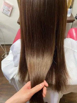 ロング モウリ マヒロのヘアスタイル