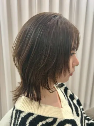 ミディアム カラー 大谷 真央のヘアスタイル