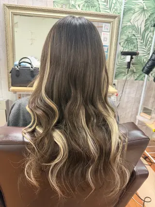 ロング 川本 葵のヘアスタイル