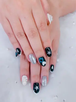 ネイル 💫ゆか_ Nailartistのネイルデザイン