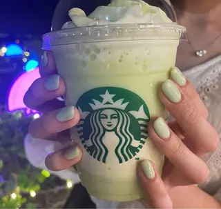 ネイル LAVISH 大和店 emi・:*+のネイルデザイン