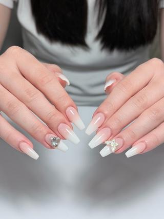 ロング Miyabie' Nail Salonのネイルデザイン