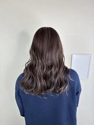 セミロング カラー ハイライトカラー✨ グレージュ✨鎌倉光洋のヘアスタイル