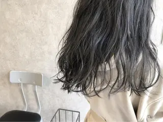 セミロング カラー 顔周りレイヤーカット ブリーチminamiのヘアスタイル