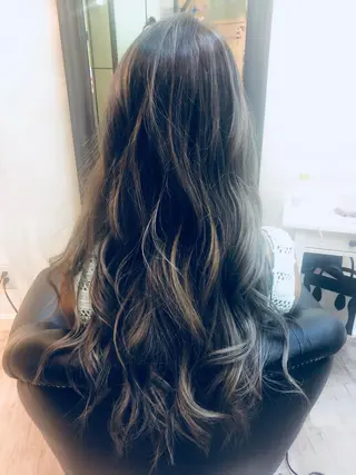 ロング カラー 鶴見 和美のヘアスタイル