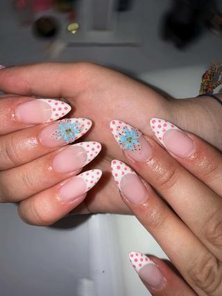 ネイル Nini 🎀のネイルデザイン