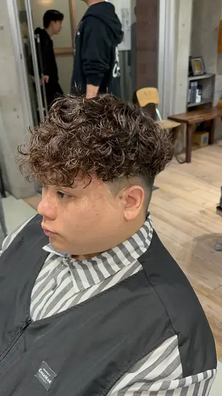 パーマ メンズ fifth原宿 宮部蓮のヘアスタイル